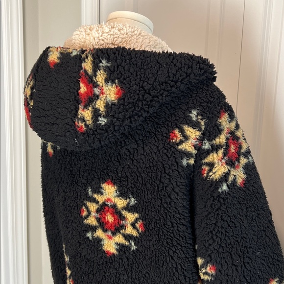 Oversized Reversible Cream and Black Sherpa Cardigan - Picture 6 of 6